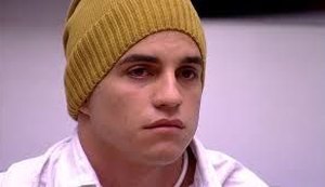 Ex-BBB Manoel briga com affair de Elettra e se isola no 'Gran Hermano'