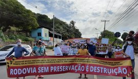 Moradores protestam contra degradação de área verde no bairro de Guaxuma