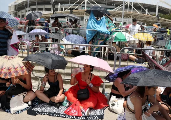 Justiça do Rio obriga fornecimento de água a fãs de Taylor Swift