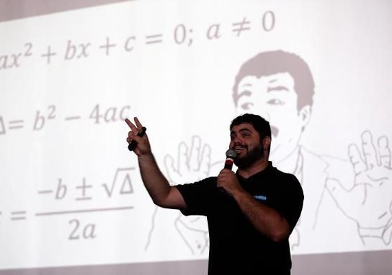 Populares no YouTube, professores dão dicas para prova de matemática do Enem