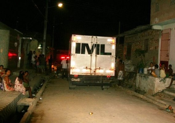 Na Praça Guedes de Miranda, na Ponta Grossa, jovem é executado com dois tiros