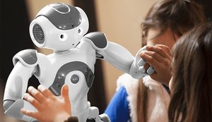 Robôs ajudam a integrar crianças autistas à sociedade