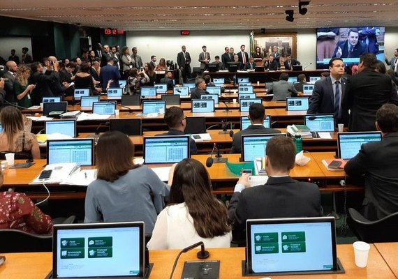 Câmara: relator dá parecer a favor de não punir policial que agir por 'medo' ou 'emoção'