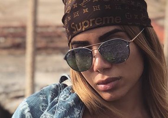 Funkeira Anitta chama ex-BBB de 'feminista de Taubaté' e a internet pira
