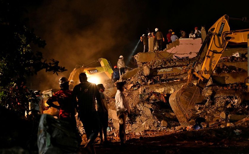 Ao menos 100 pessoas podem estar sob escombros em desabamento na Índia