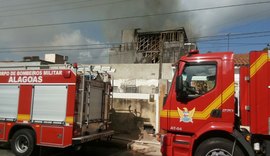 Cozinha de restaurante pega fogo no Comércio da capital alagoana