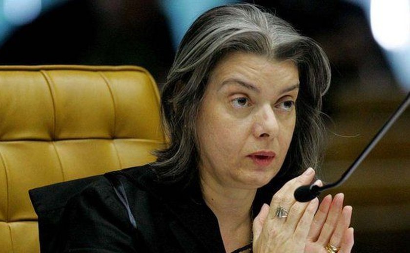 Cármen Lúcia, presidente do STF, diz esperar que 2016 'acabe em paz'