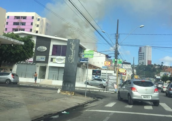 Donos de galeteria chegam para trabalhar e são surpreendidos com incêndio