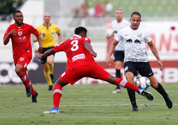 Bragantino vira sobre o Bahia e estreia com vitória no Brasileirão