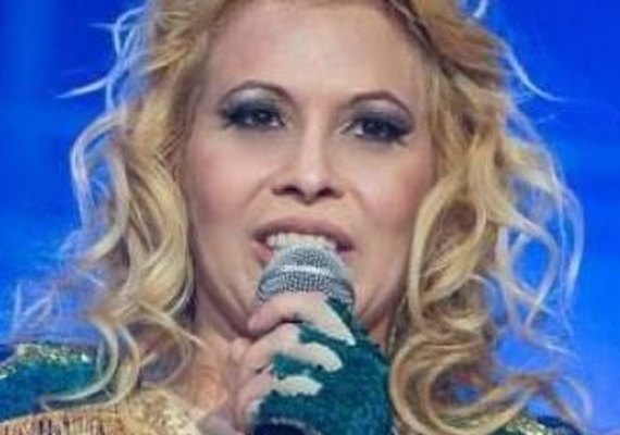 Cantora Joelma leva cantada de repórter de rádio e fica numa saia justa
