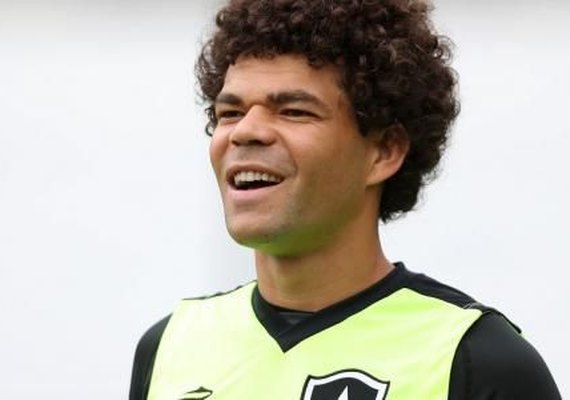 Botafogo está perto de renovar com meia Camilo; empresário confirma