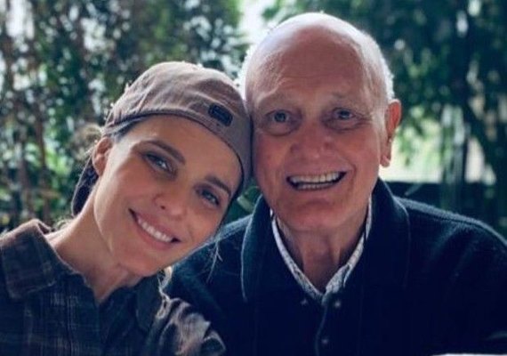 Fernanda Lima anuncia morte de seu pai por Covid-19: 'Descansa, paizinho'