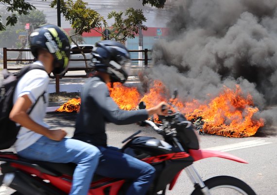 Trabalhadores do Veredas protestam no 12º dia de greve por salários