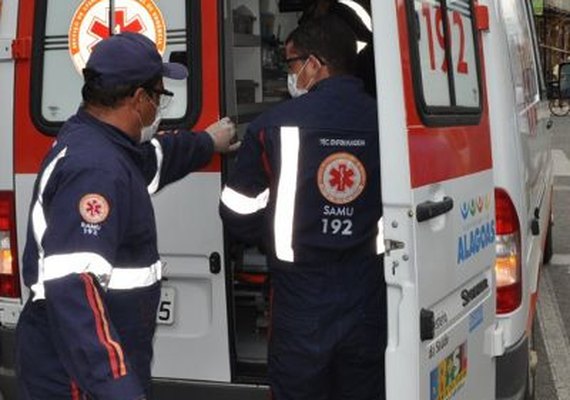 Homem é baleado durante assalto, mas consegue pedir ajuda em posto de atendimento