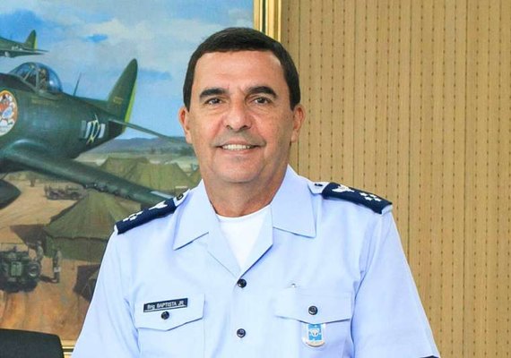 Comandante da FAB diz que militares vão prestar continência a Lula se ele for eleito