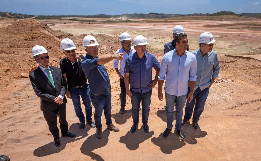 Governador Fábio Bittencourt visita obras do aeroporto de Maragogi