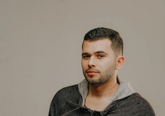 De férias em Maceió, Super Odair divulga o seu trabalho