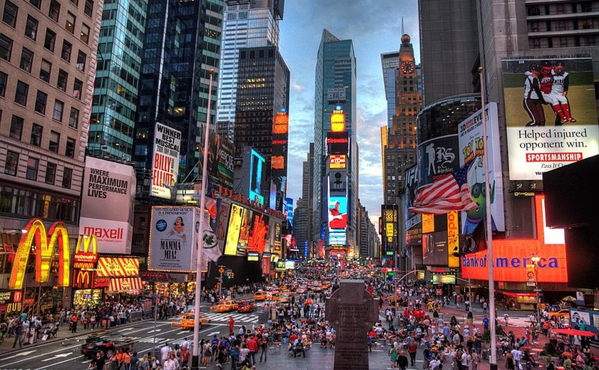 Adolescente abre fogo na Times Square e deixa três feridos