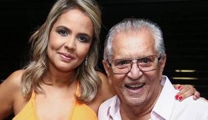 Carlos Alberto de Nóbrega se declara para namorada: 'Amor aos 81 anos'