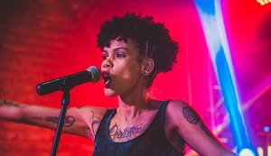 Músicos e poetas realizam show-protesto no centro de Maceió