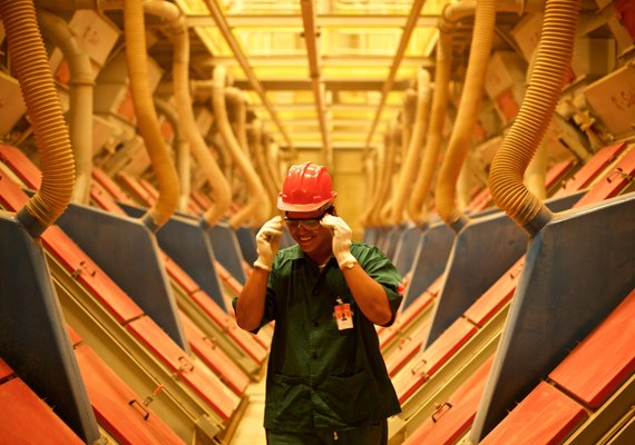 Emprego na indústria avança 3,43% e encerra 2024 com estoque de 83,1 mil vagas com carteira assinada