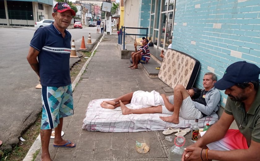 Drama dos pais que vivem nas ruas de Maceió