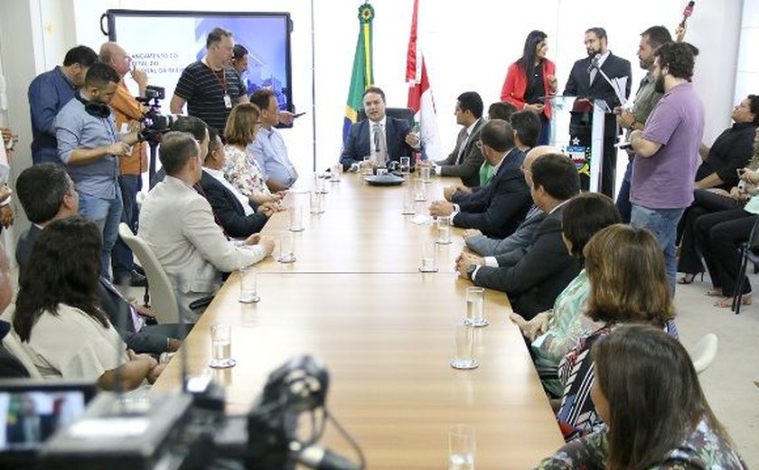 Renan Filho anuncia antecipação do 13º salário dos servidores estaduais