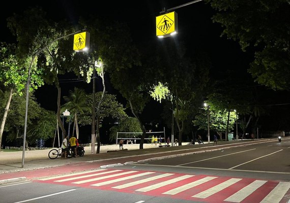 DMTT inicia implantação de placas que acendem à noite e garante segurança para pedestres