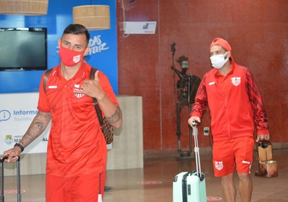 Após ter estreia na Copa do Brasil adiada, CRB desembarca em Maceió