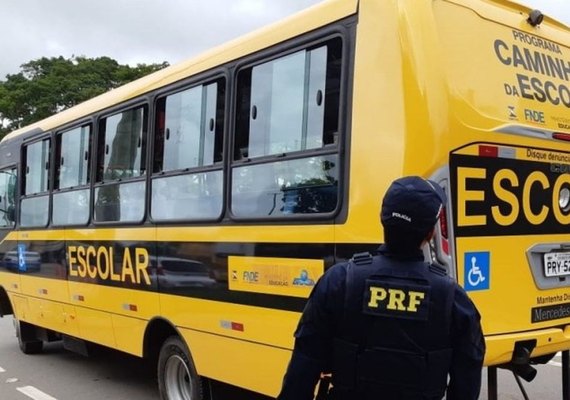 PRF fiscaliza transporte escolar em Alagoas