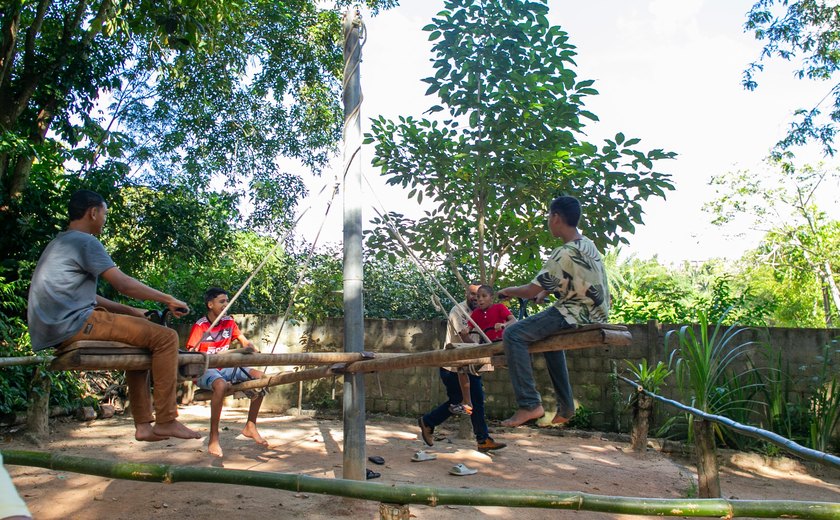 Crianças e adolescentes do abrigo Acolher se divertem em tarde de lazer no Parque Municipal