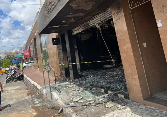 Polícia Civil investiga incêndio criminoso em instituição financeira de Arapiraca