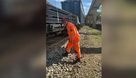 Jovem fica em estado grave após ser atropelado por trem em MG
