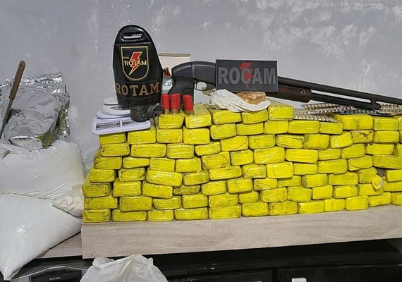 Polícia Militar apreende mais de 100 kg de drogas dentro de apartamento no Barro Duro