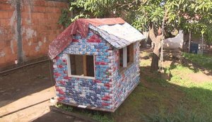 Pai constrói casa de brinquedo para filho e recebe aumento no IPTU