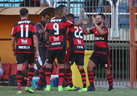 Flamengo vence o Madureira e pega o Vasco na semifinal