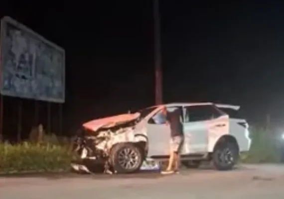 Prefeito de Matriz de Camaragibe fica ferido após carro bater em cavalo solto na pista