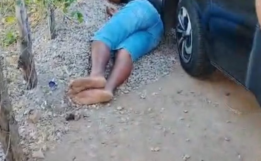 Motociclista fica desacordado após colisão com carro em Paulo Jacinto