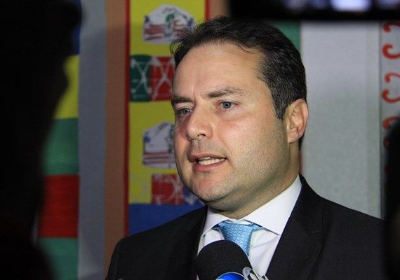 Renan Filho decide vetar aumento do próprio salário e do vice-governador