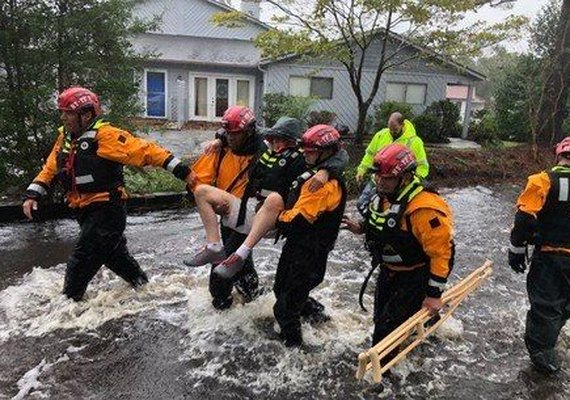 Furacão Florence atinge Estados Unidos e causa cinco mortes