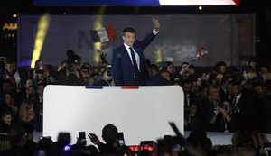 Macron vence Le Pen e garante novo mandato na França