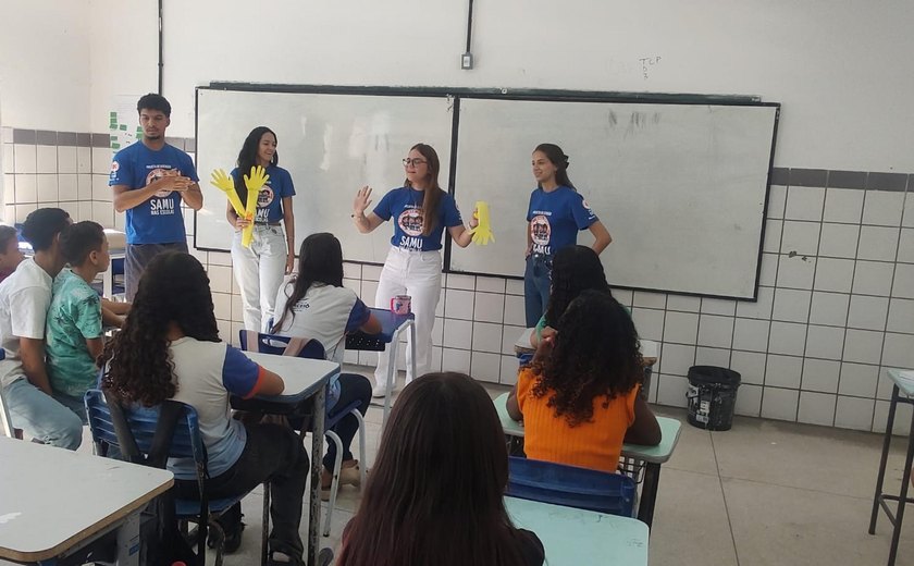 Samu conscientiza sobre trotes e noções de primeiros socorros