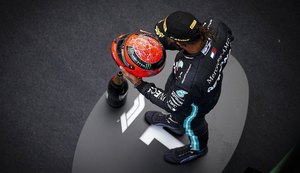 Lewis Hamilton se consagra melhor do mundo e usa influência na moda e questões sociais