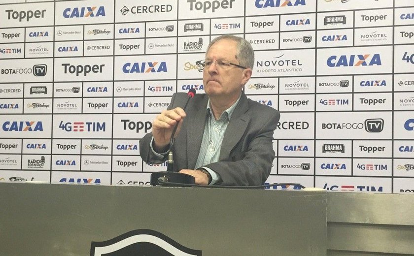 Presidente do Botafogo minimiza cobrança de Jair por reforços