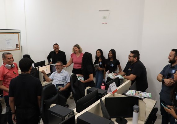 Estudantes de Escola Estadual visitam redação da Tribuna