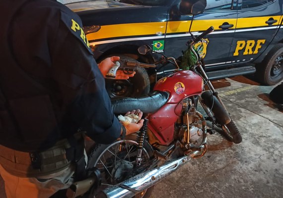 Após fuga, mulher é presa e veículo roubado é recuperado pela Polícia Rodoviária Federal em Rio Largo