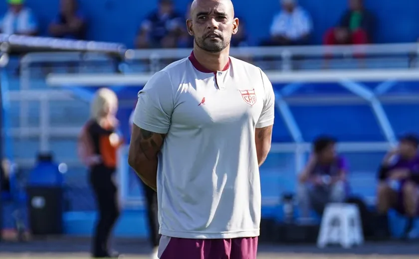 CRB confirma saída de Felipe Lucena da comissão técnica