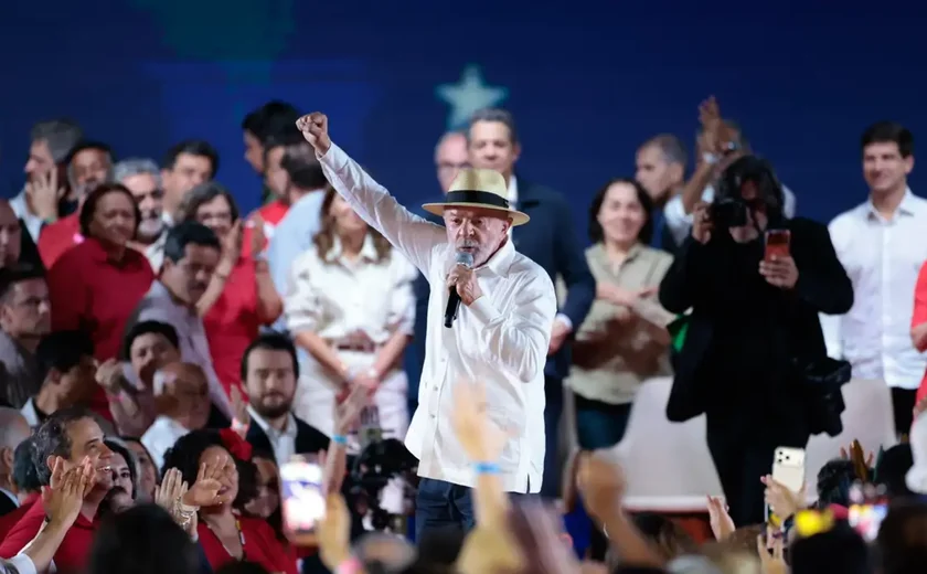 PT oficializa candidatura de Lula à Presidência