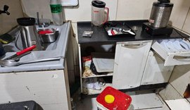 Vigilância Sanitária interdita hamburgueria por descumprir normas sanitárias