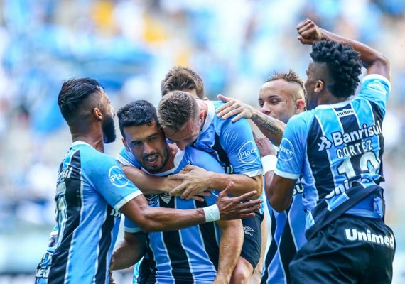 Grêmio atropela Sport e diminui vantagem para o Corinthians